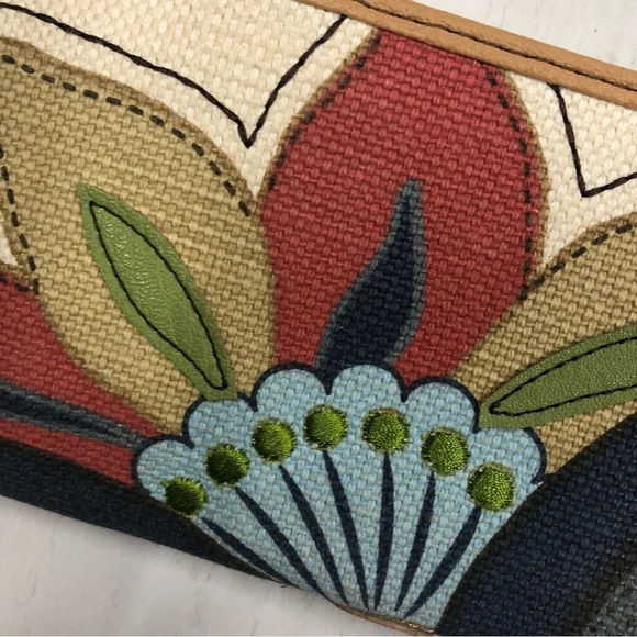 RELIC WALLET canvas Material With Embroidered Flower Inside Card Slots EUC - Picture 2 of 10